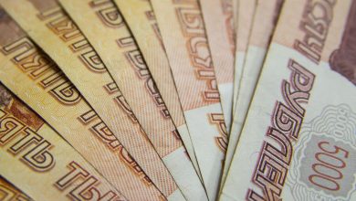 Фото - Курс рубля на Мосбирже ослабел к доллару и евро в начале торгов