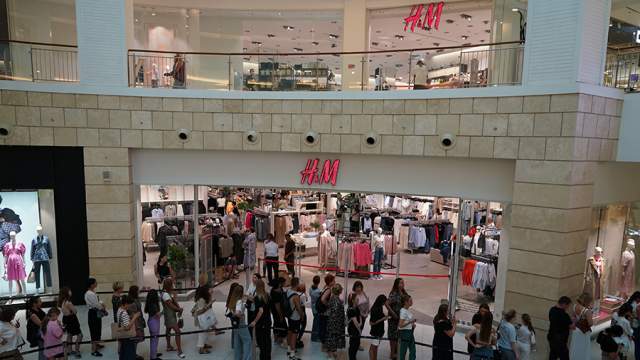Фото - Магазины H&M в России начнут закрываться в октябре