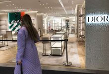 Фото - «Известия»: Dior захотел вновь открыть парфюмерные и косметические магазины в России